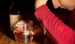 男的喝四瓶酒爆料视频,男子酒后真言揭露惊人内幕