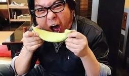 娱乐吃瓜自拍,明星吃瓜自拍背后的故事